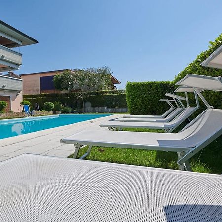 Front Lake Studio With Loft Bed And Pool Бардоліно Екстер'єр фото